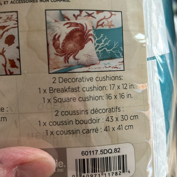 Azure 5 piece quilt set in a coral and sea life print. - Picture 5 of 7